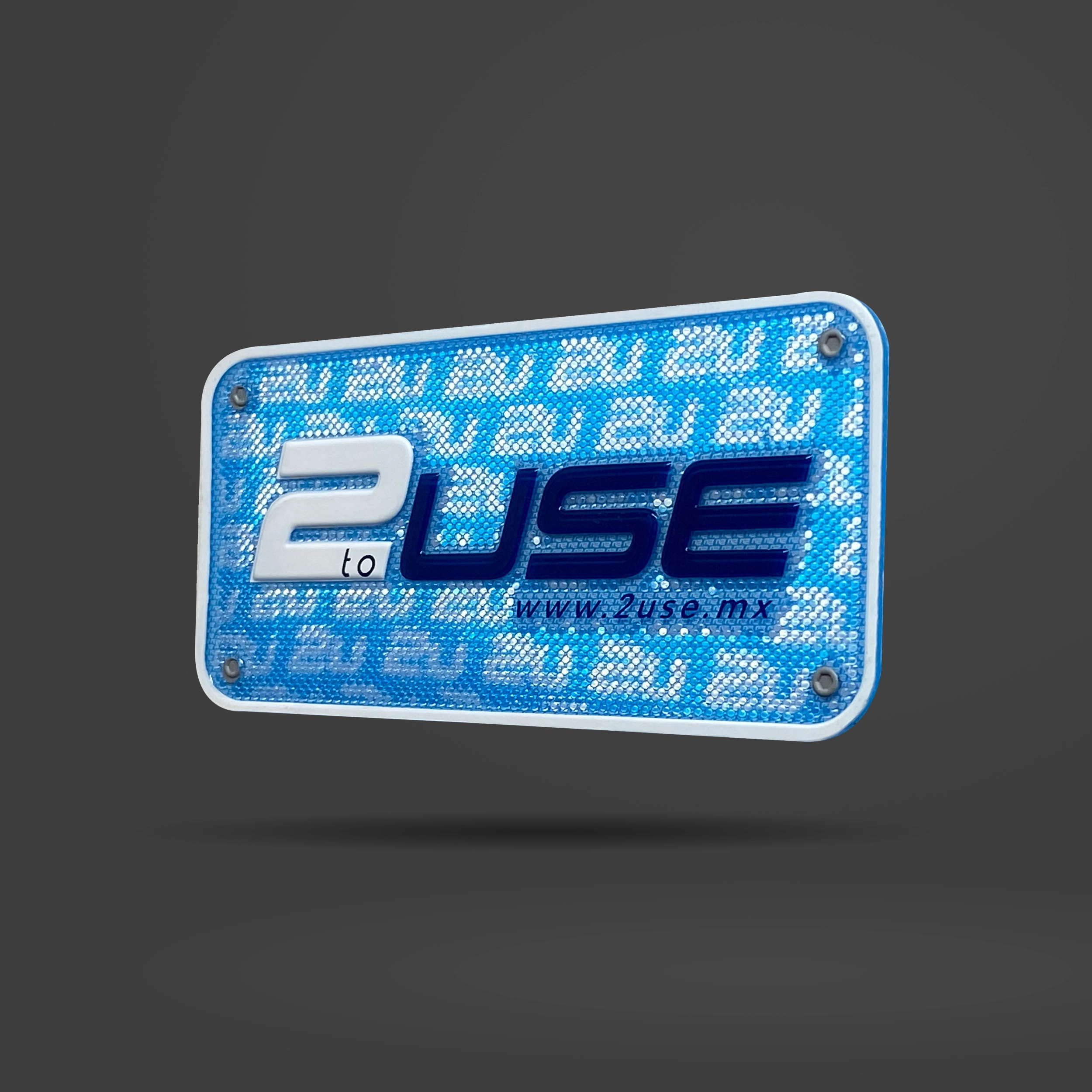2use-emblema-3d-3a