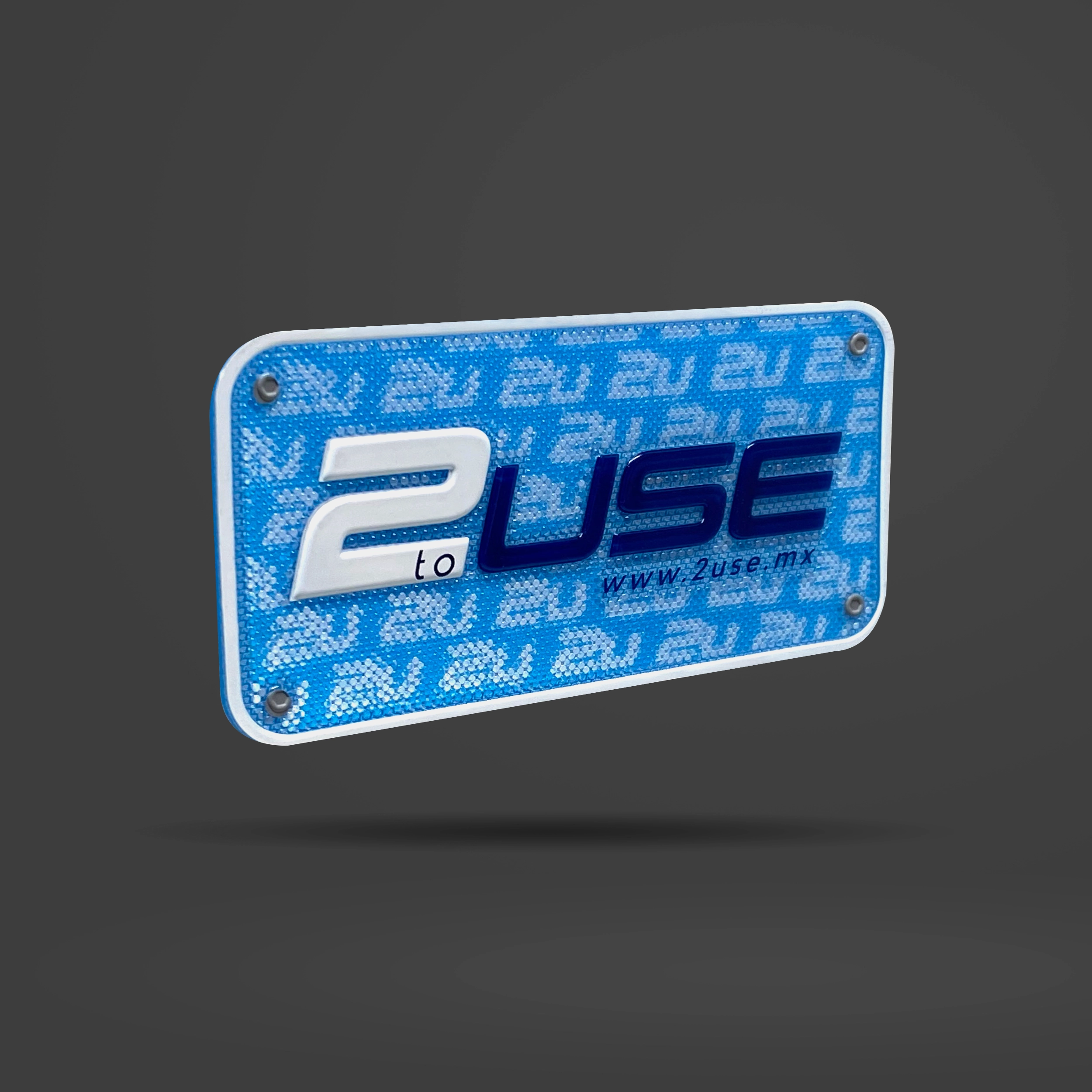 2use-emblema-3d-3b